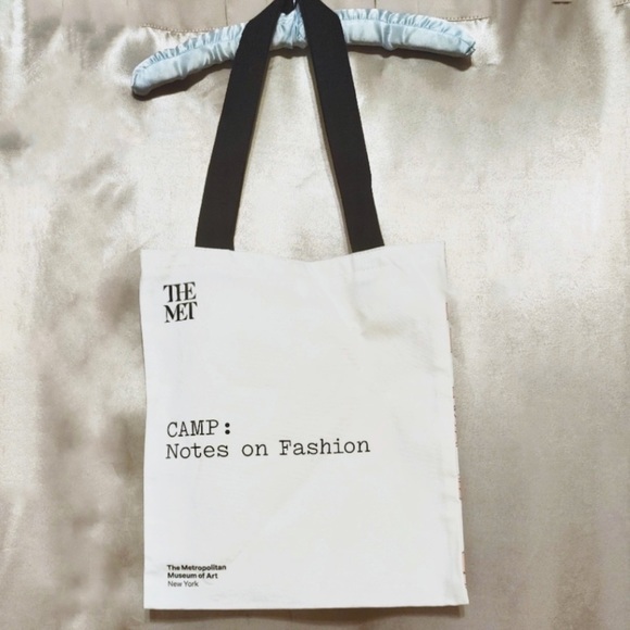 Met Gala’s Anna Wintour Rare Tote from 2019 - Picture 4 of 4